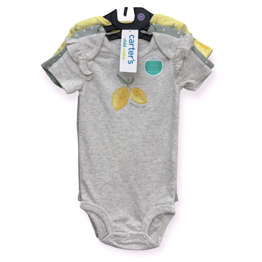 Carter’s Girls Onesies Set of 3‎ Size 12M